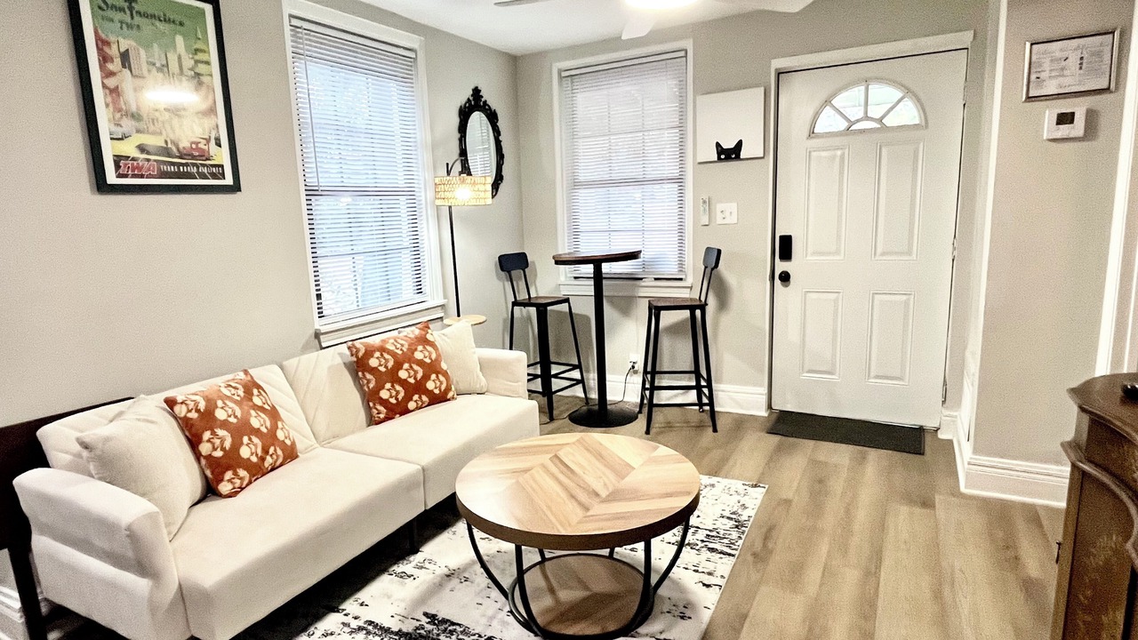 Photo of Livingroom in Midtown