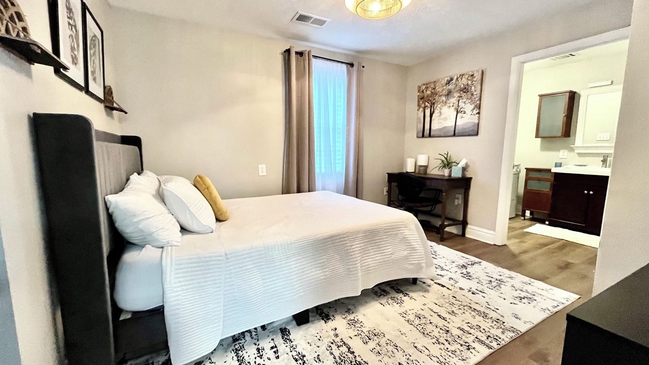 Photo of Bedroom in Midtown