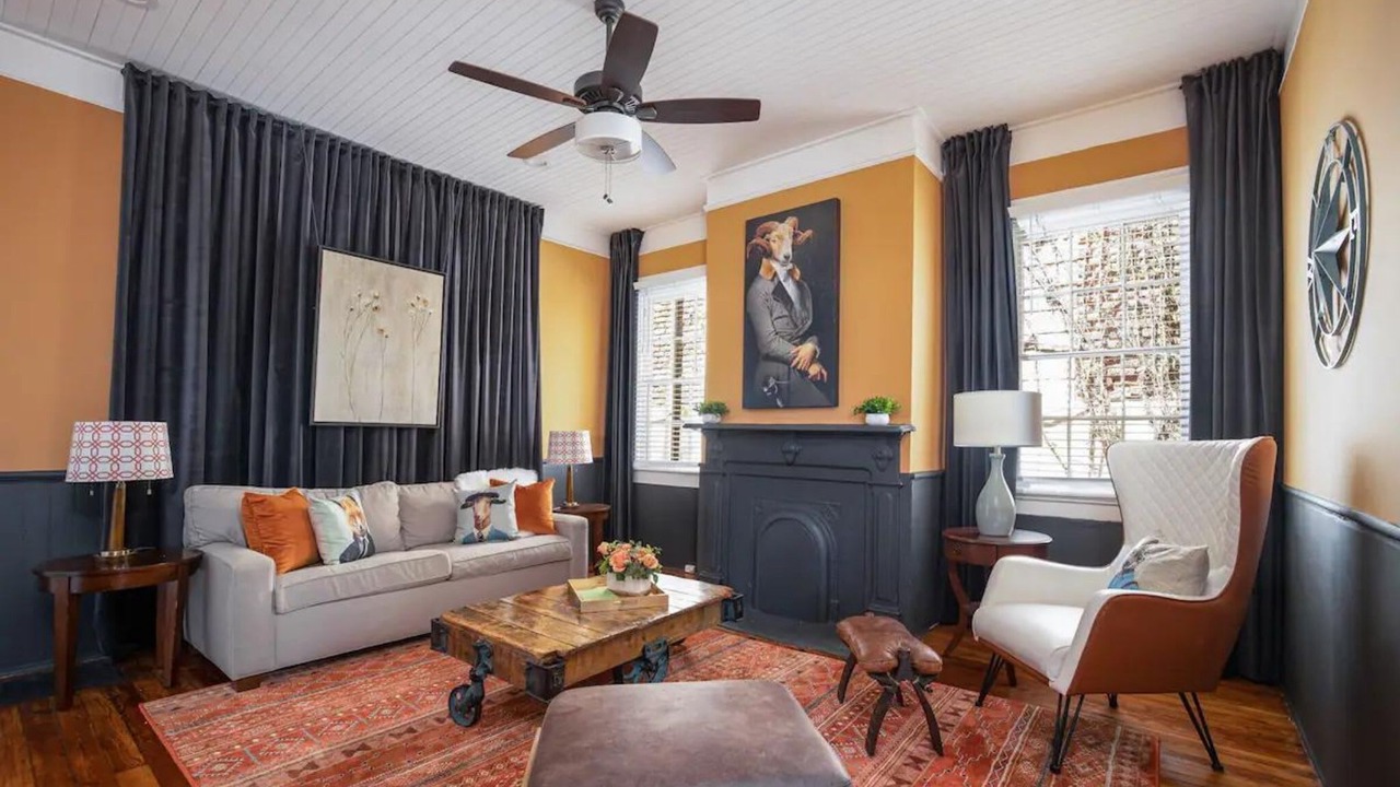Photo of Livingroom in Savannah Victorian District