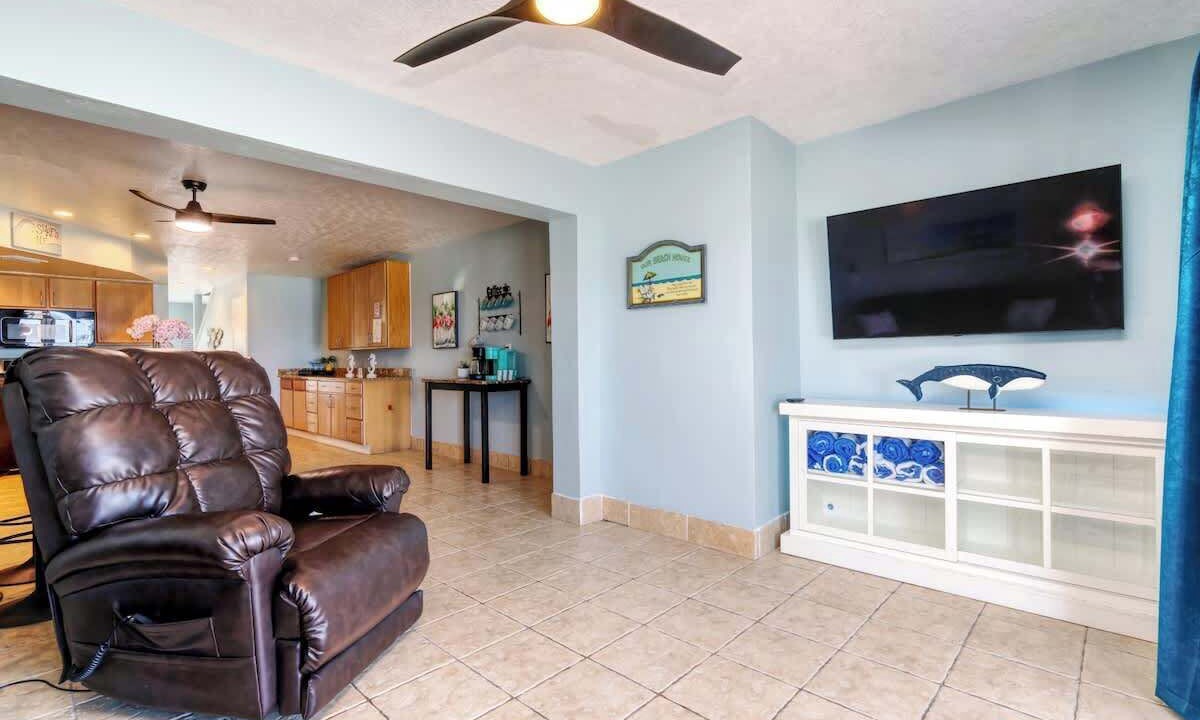 Photo of Bedroom in Floridana Beach