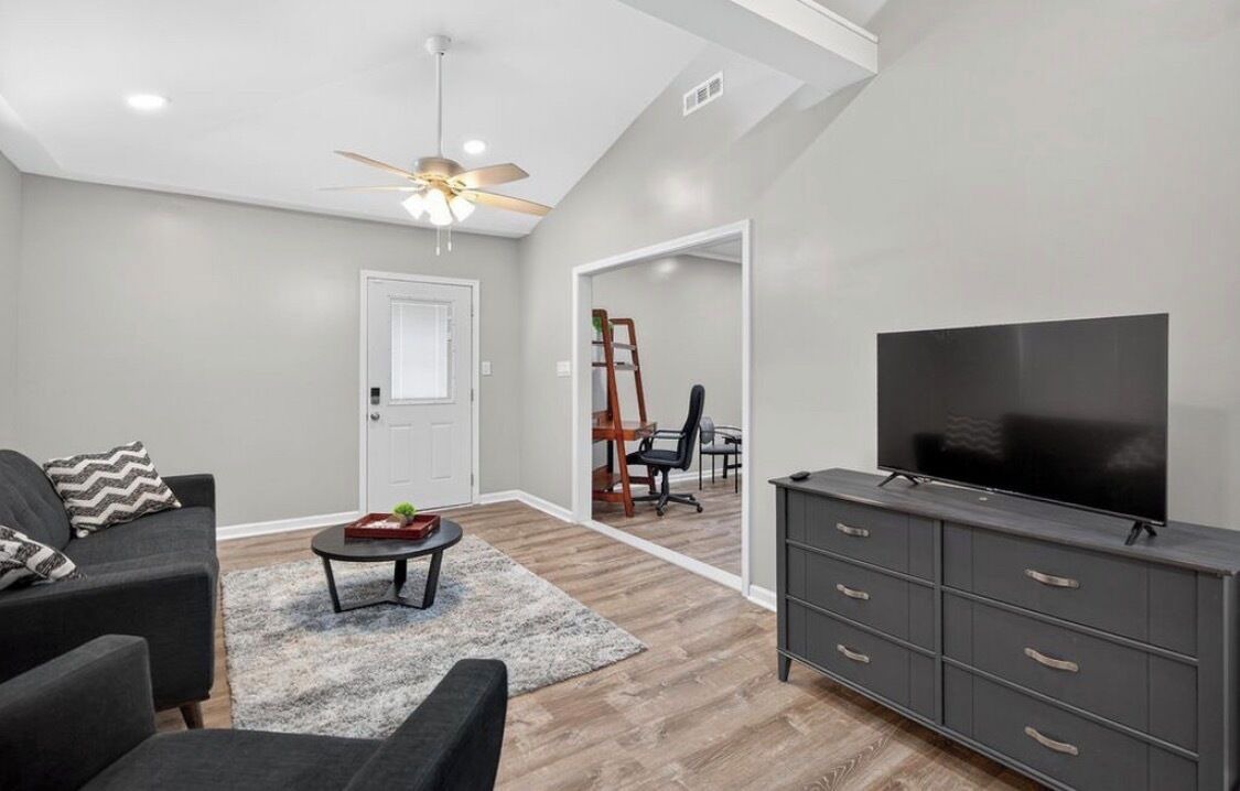 Photo of Livingroom in Townville
