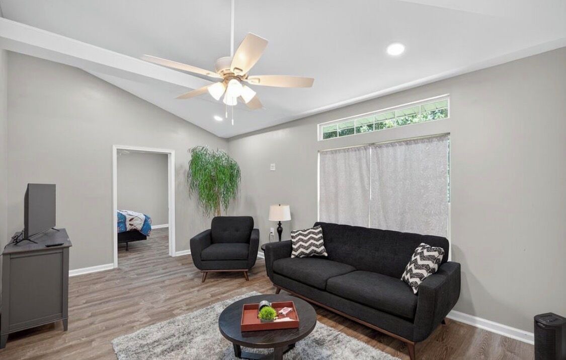Photo of Livingroom in Townville