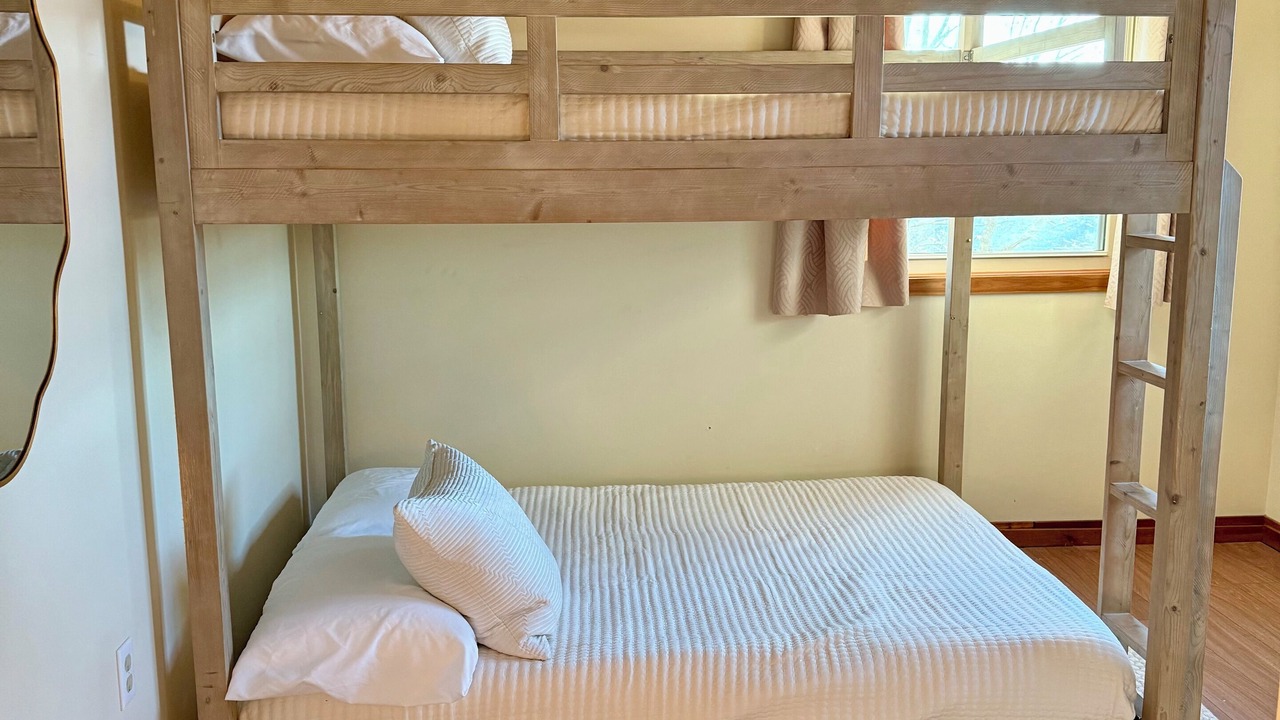 Photo of Bedroom in Glenville
