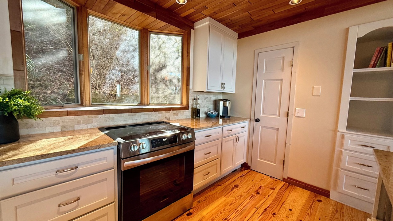 Photo of Kitchen in Glenville