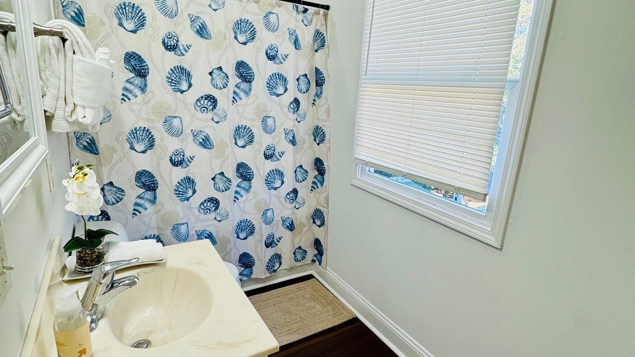 Photo of Bathroom in Thomas Square