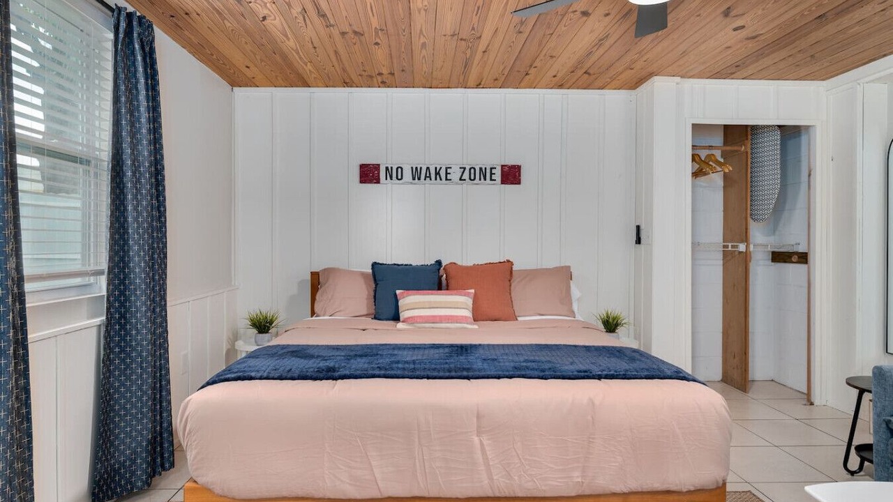 Photo of Bedroom in Englewood Park
