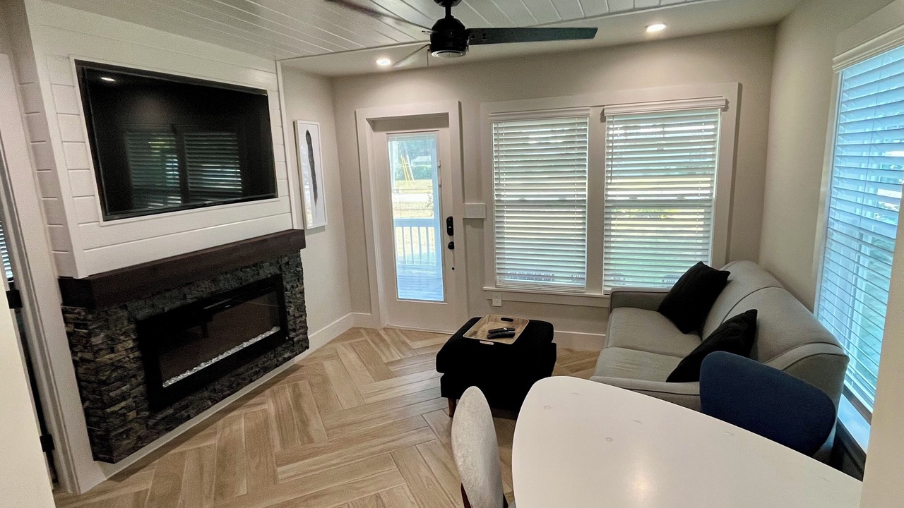 Photo of Livingroom in Walker's Island