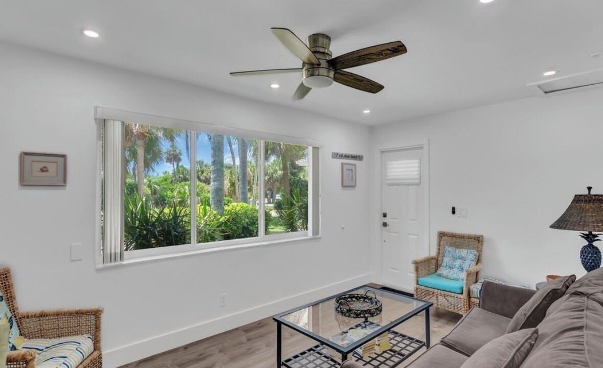 Photo of Livingroom in Central Beach