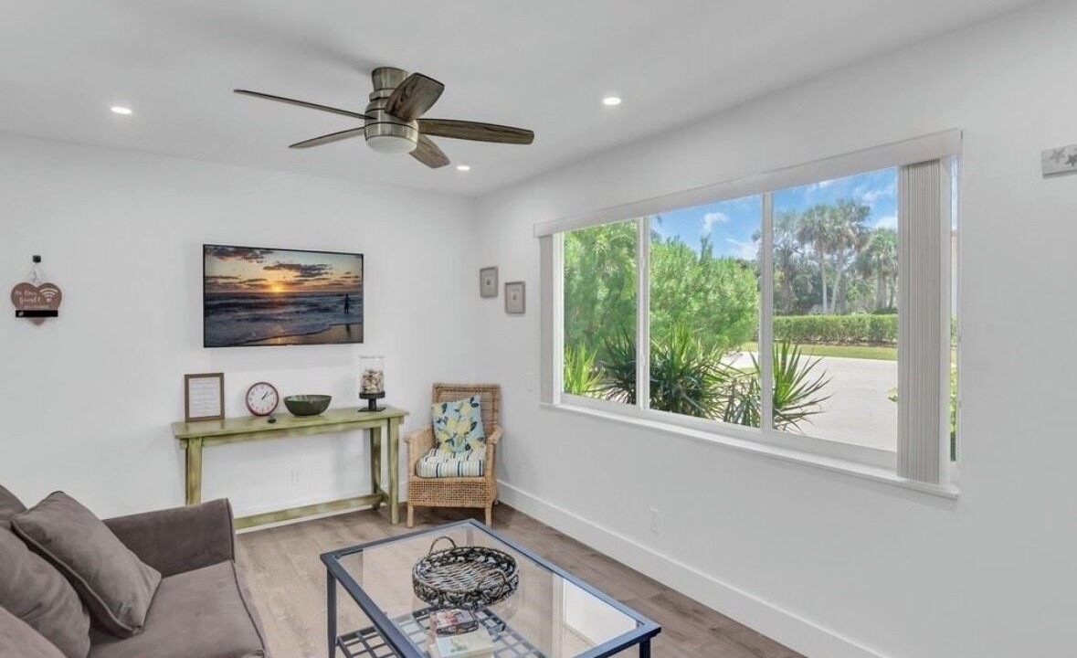 Photo of Livingroom in Central Beach