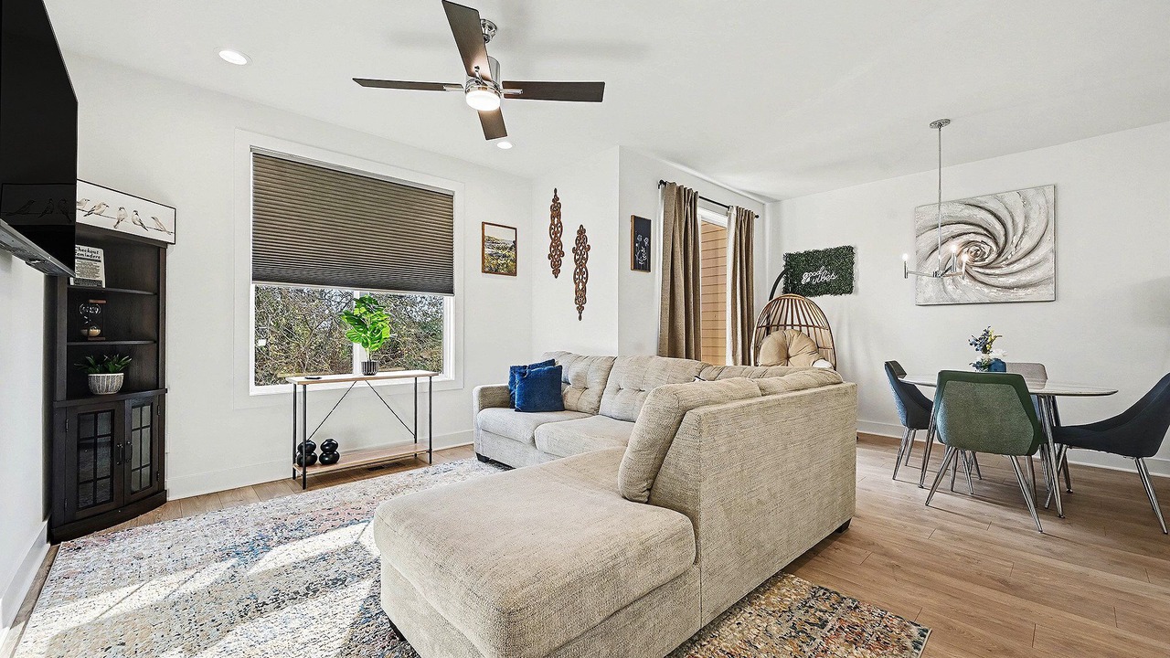 Photo of Livingroom in Downtown