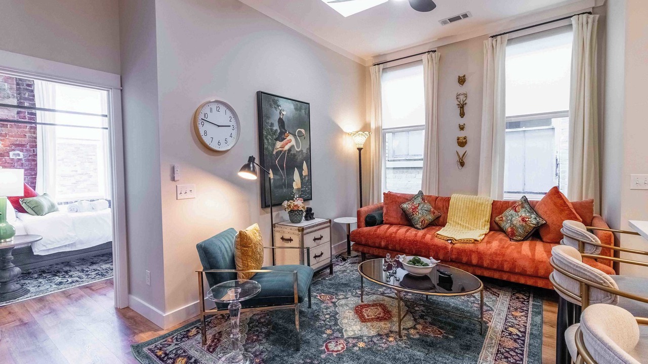 Photo of Livingroom in Old West Broad Neighborhood