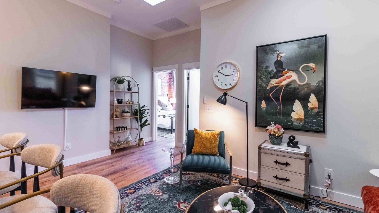 Photo of Livingroom in Old West Broad Neighborhood