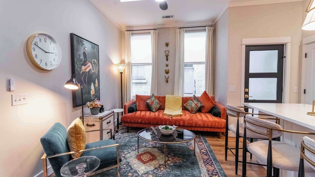 Photo of Livingroom in Old West Broad Neighborhood