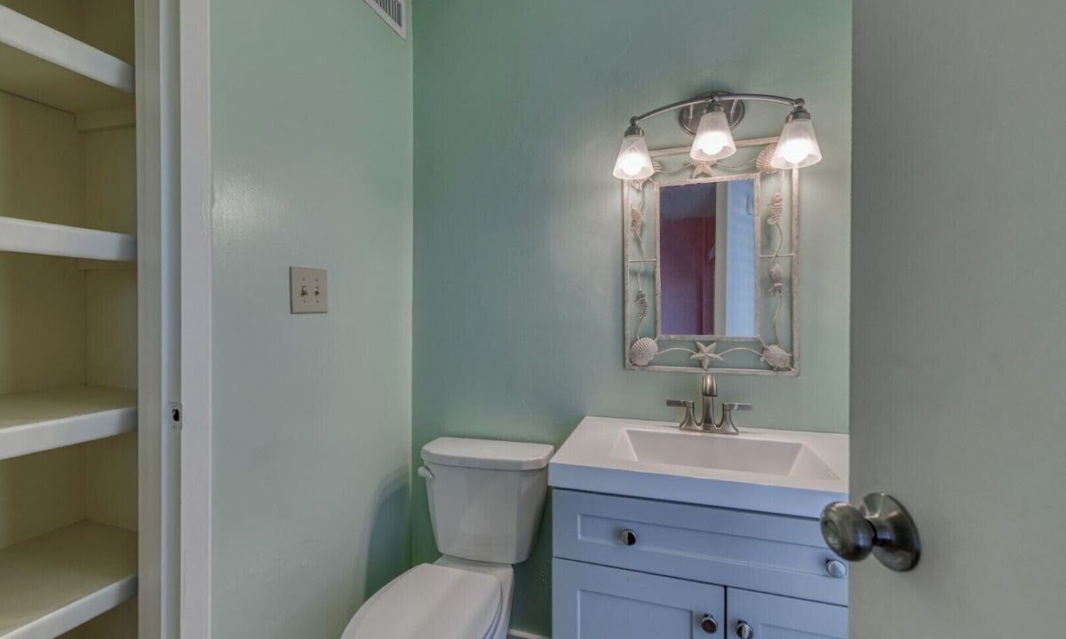 Photo of Bathroom in Inlet Harbour