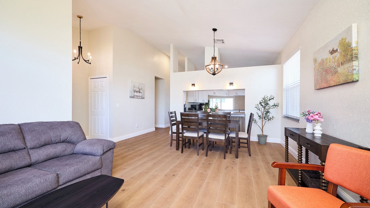 Photo of Livingroom in Valrico