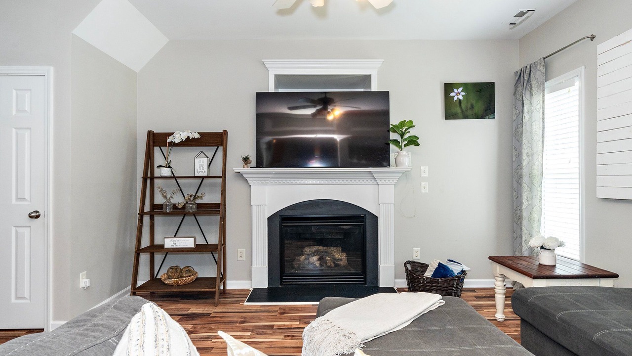 Photo of Livingroom in Northeast Raleigh
