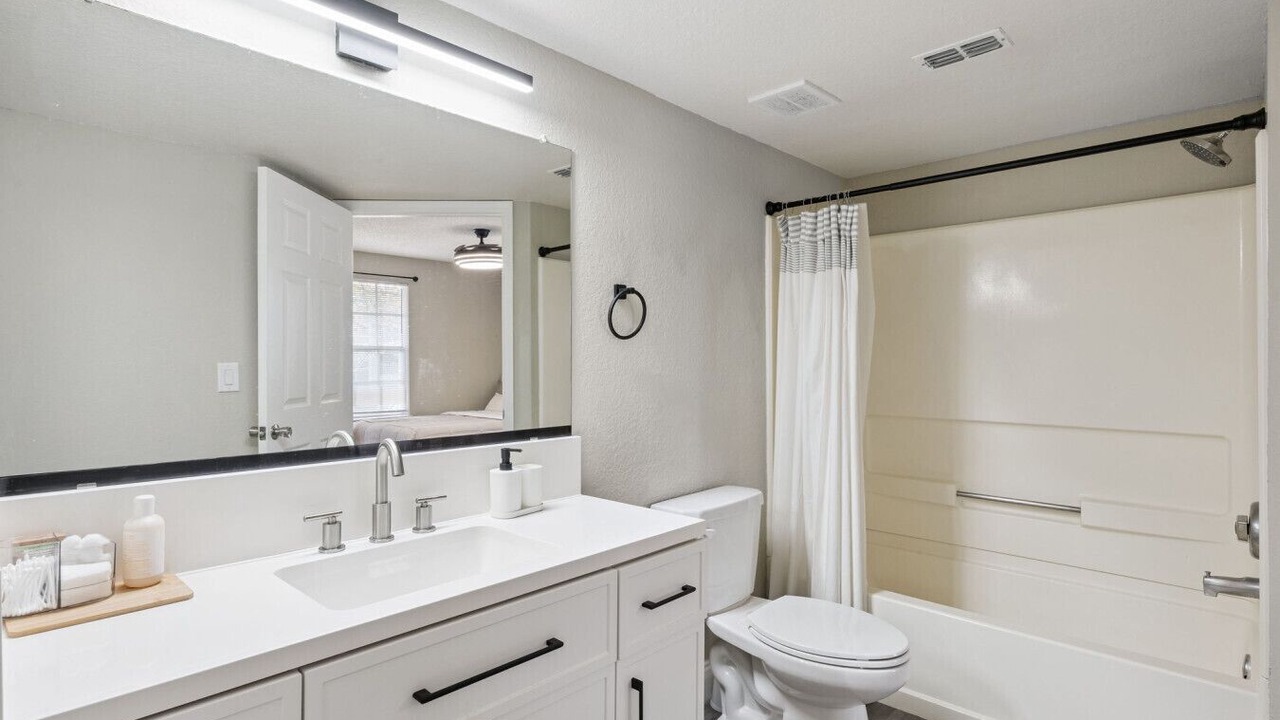 Photo of Bathroom in Park Central