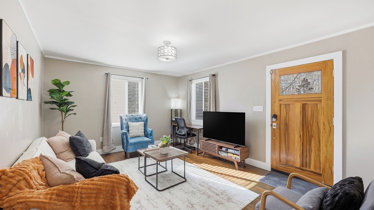 Photo of Livingroom in East Raleigh