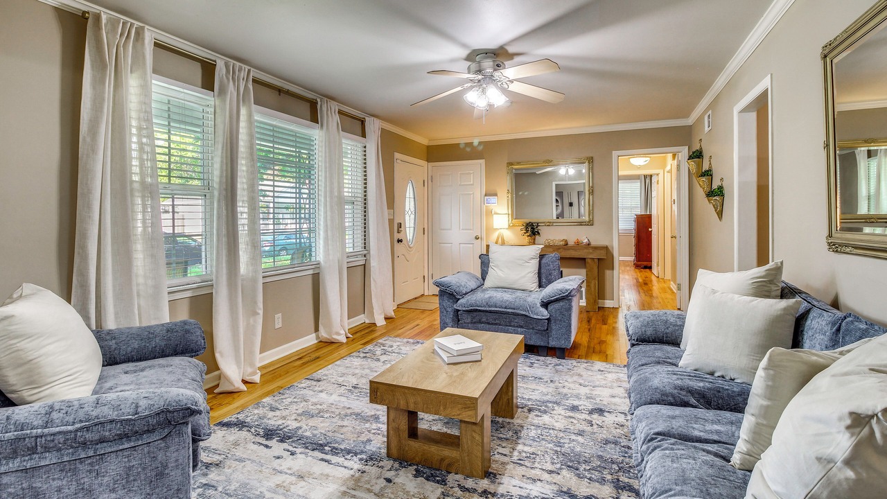 Photo of Livingroom in Midtown