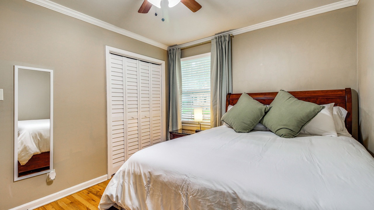 Photo of Bedroom in Midtown