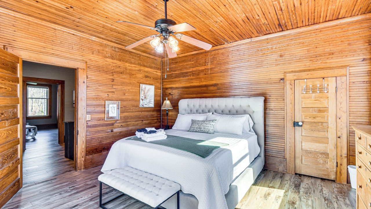 Photo of Bedroom in Seneca