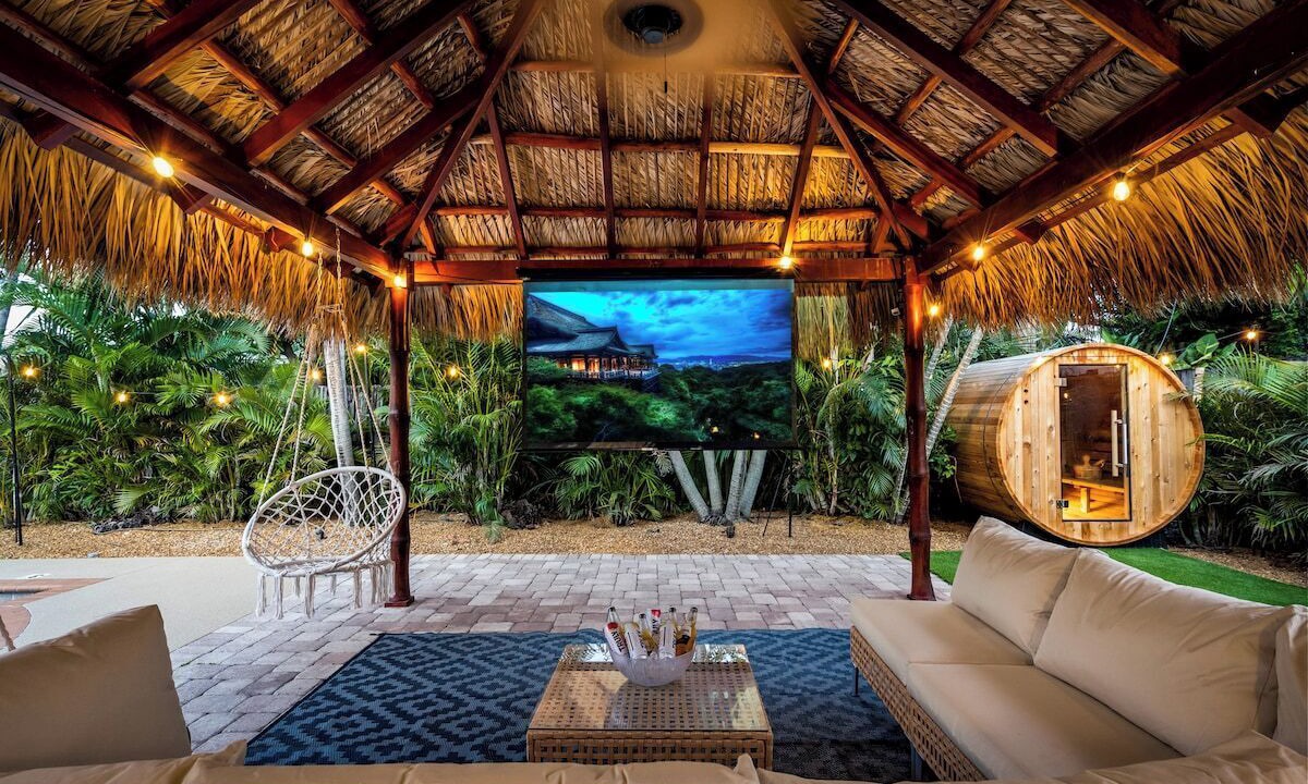 Photo of Patio Balcony in Tropic Palms