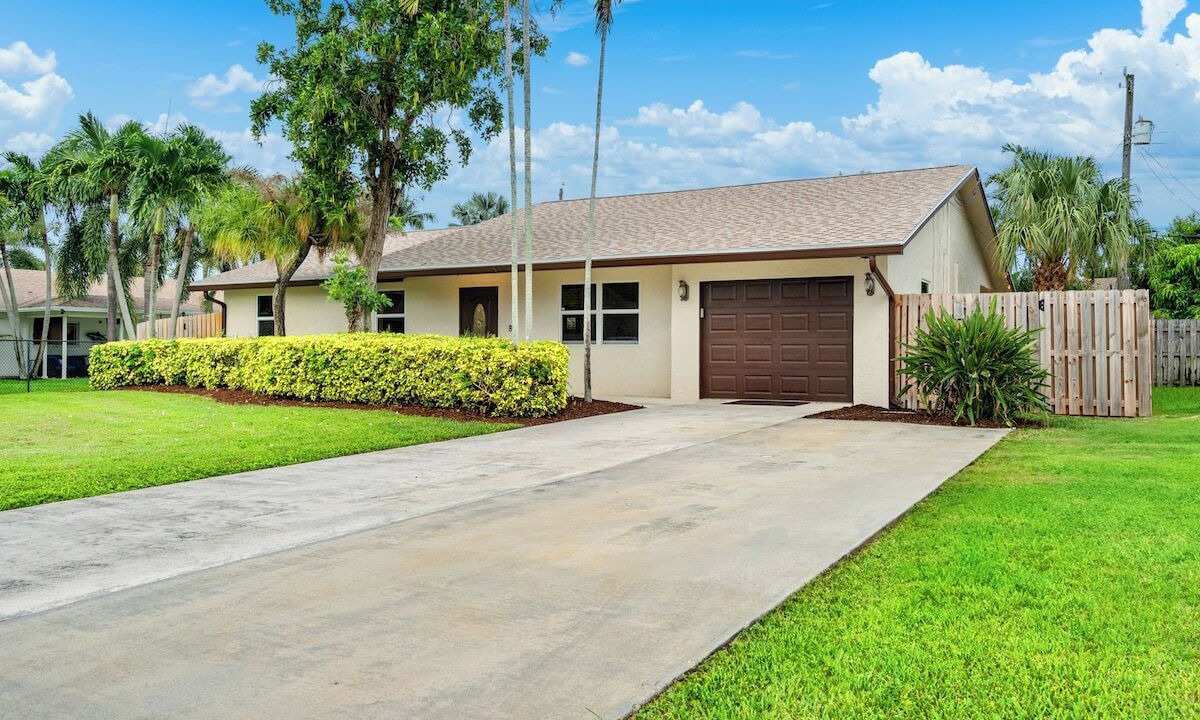 Photo of Outdoor in Tropic Palms