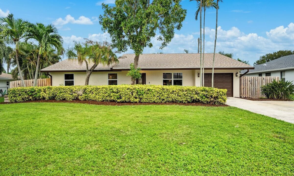 Photo of Outdoor in Tropic Palms