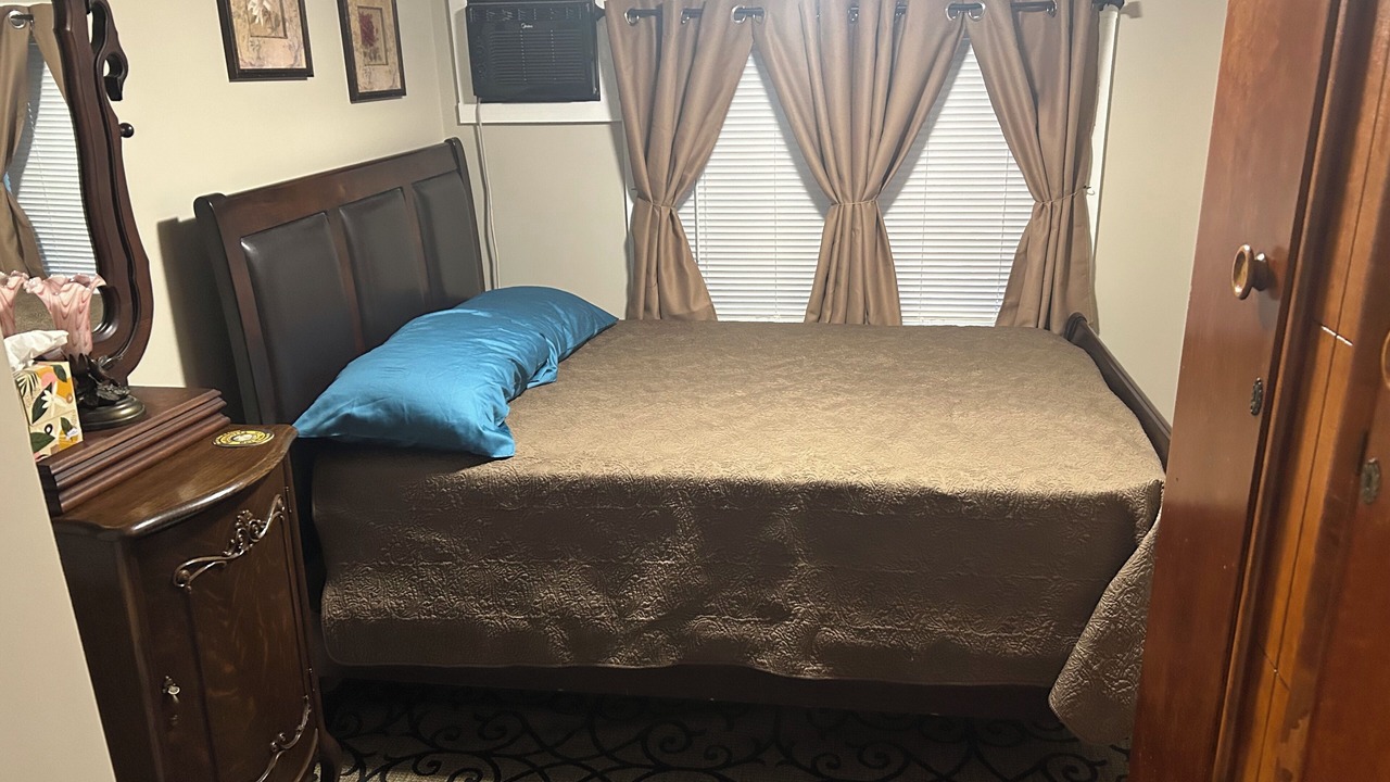 Photo of Bedroom in Roseland
