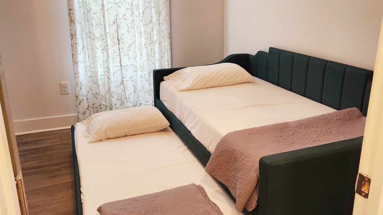 Photo of Bedroom in Metropolitan