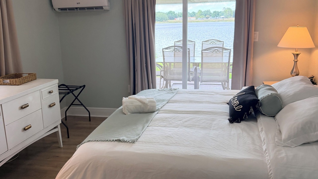 Photo of Bedroom in Lake Hamilton