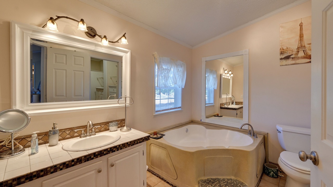 Photo of Bathroom in Crisp