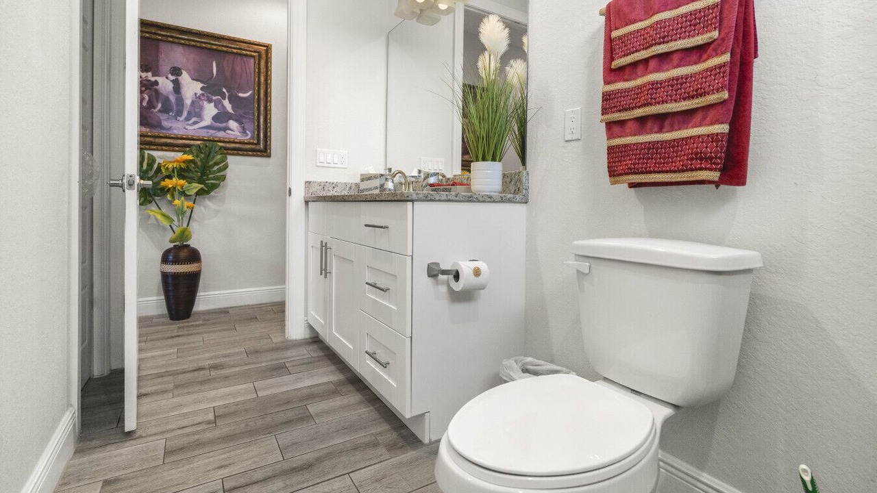 Photo of Bathroom in Trafalgar