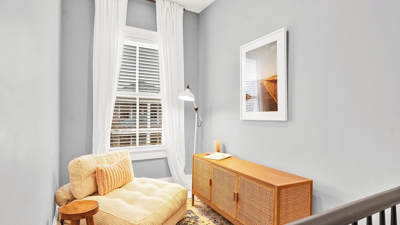 Photo of Livingroom in Thomas Square