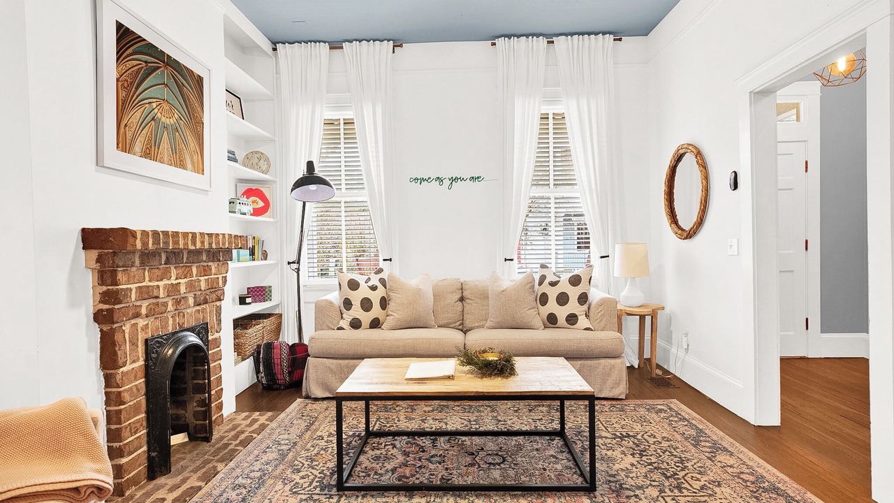 Photo of Livingroom in Thomas Square