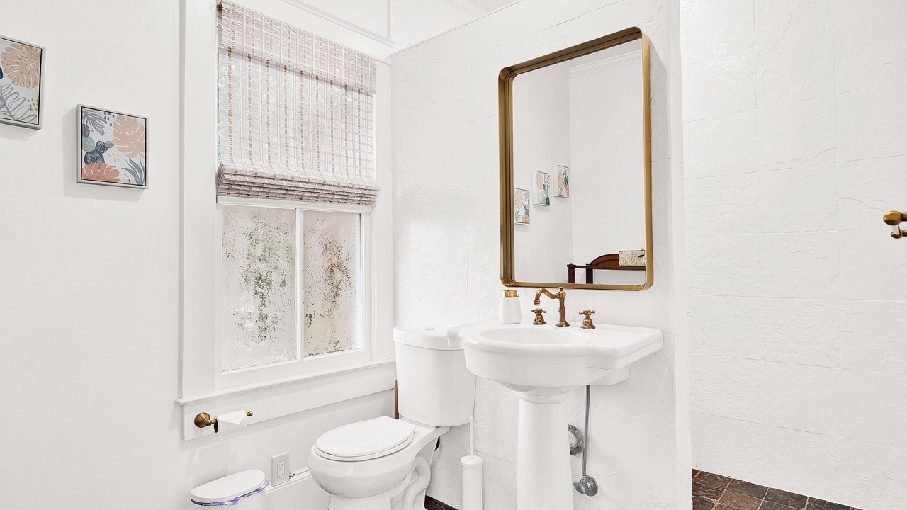 Photo of Bathroom in Thomas Square