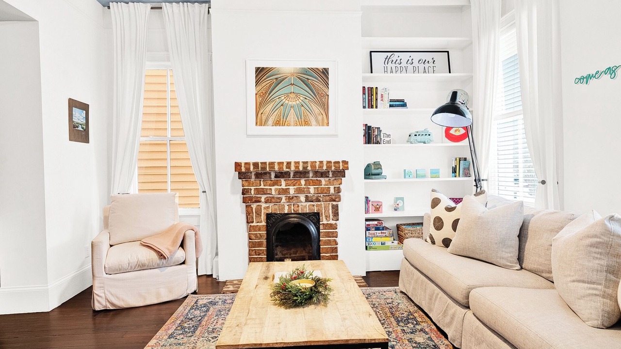 Photo of Livingroom in Thomas Square