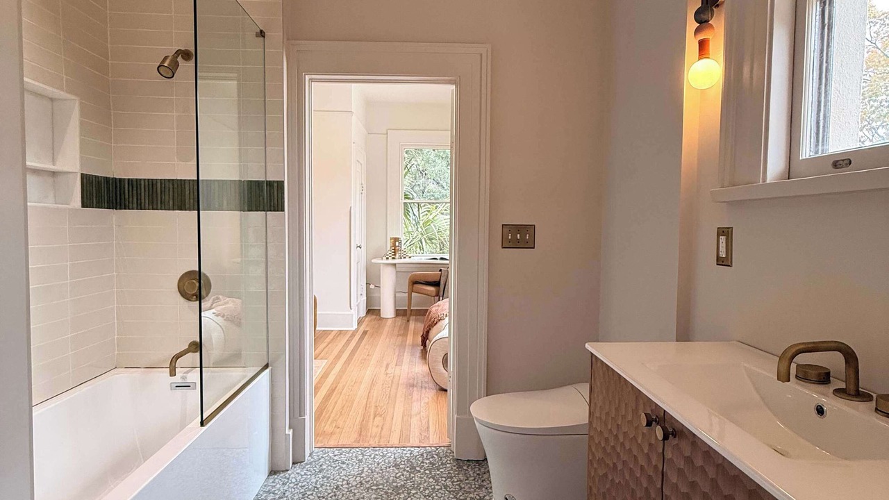 Photo of Bathroom in Thomas Square
