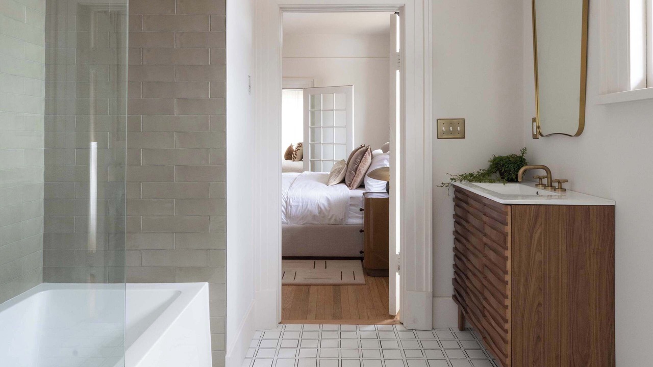 Photo of Bathroom in Thomas Square