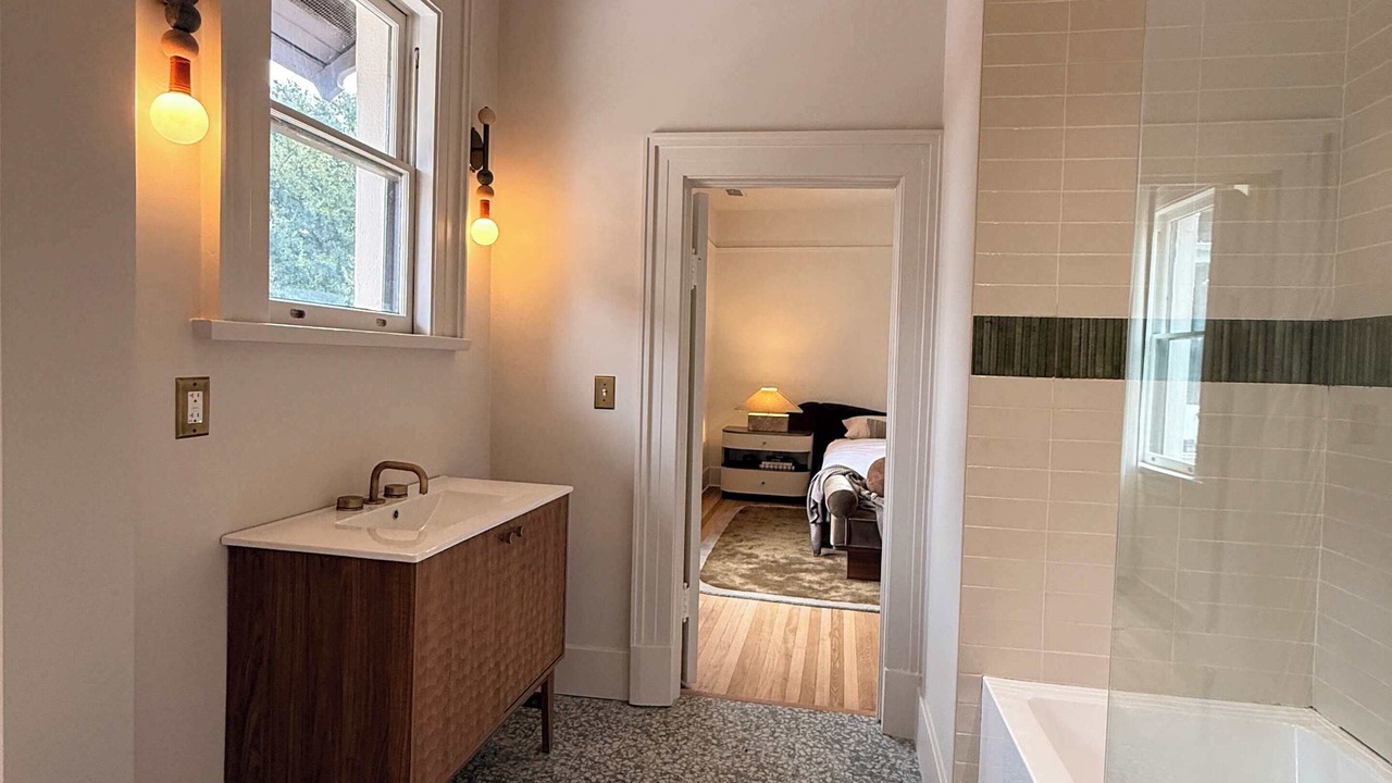 Photo of Bathroom in Thomas Square