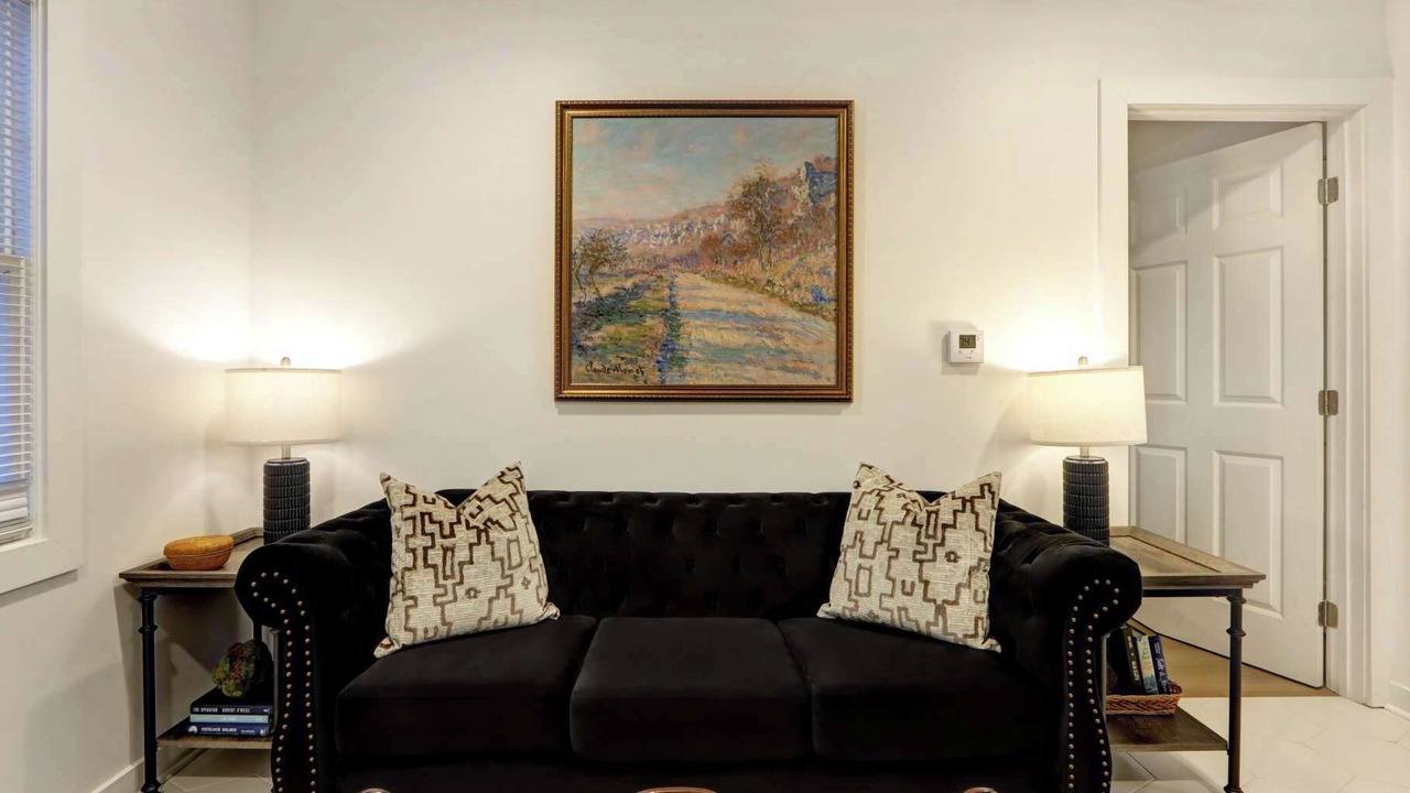 Photo of Livingroom in Thomas Square