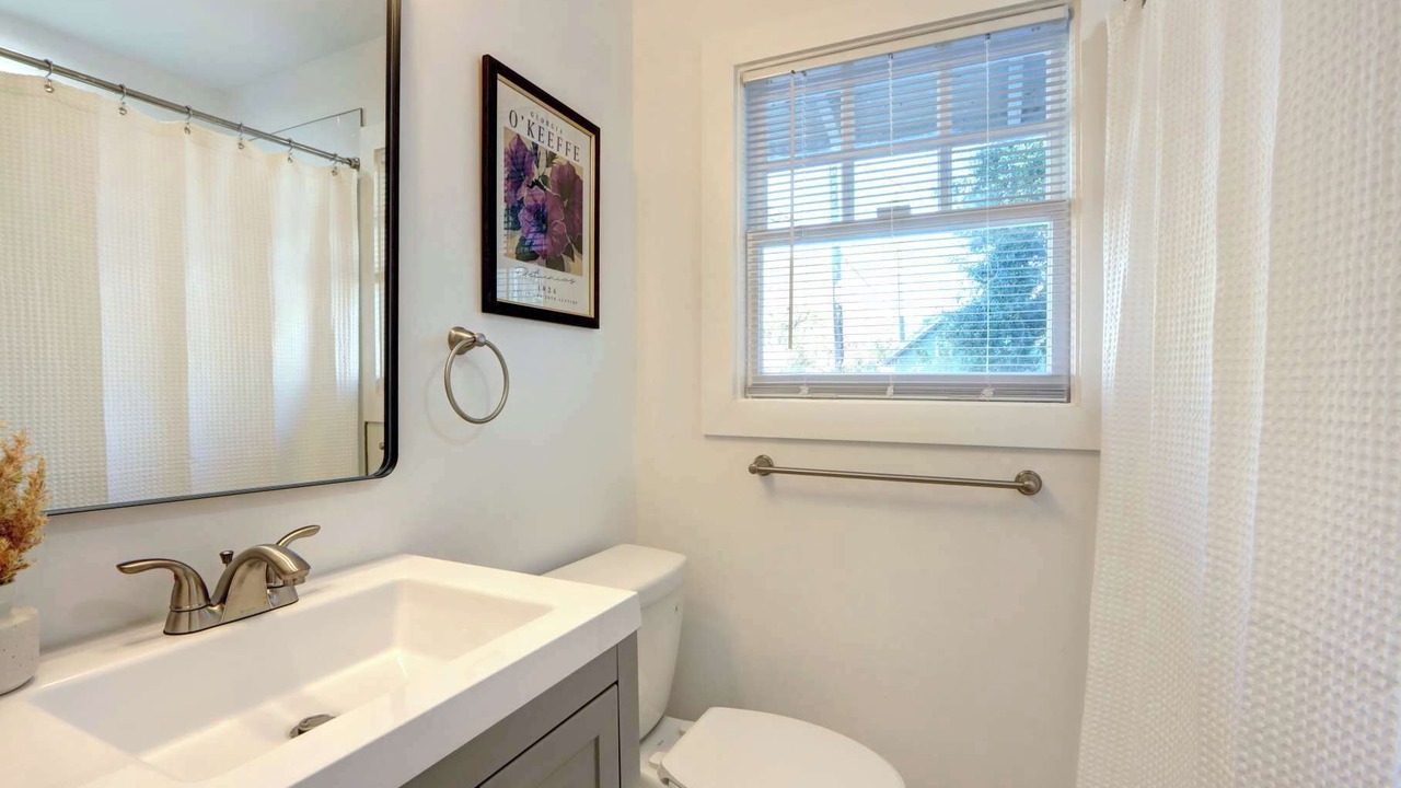 Photo of Bathroom in Thomas Square