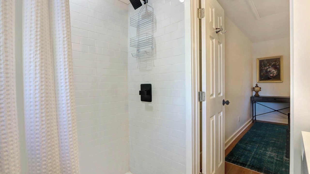 Photo of Bathroom in Thomas Square