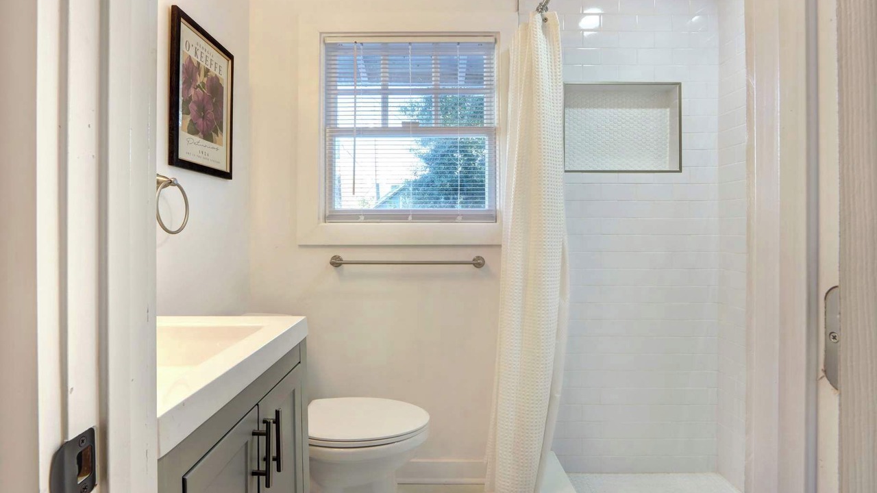 Photo of Bathroom in Thomas Square
