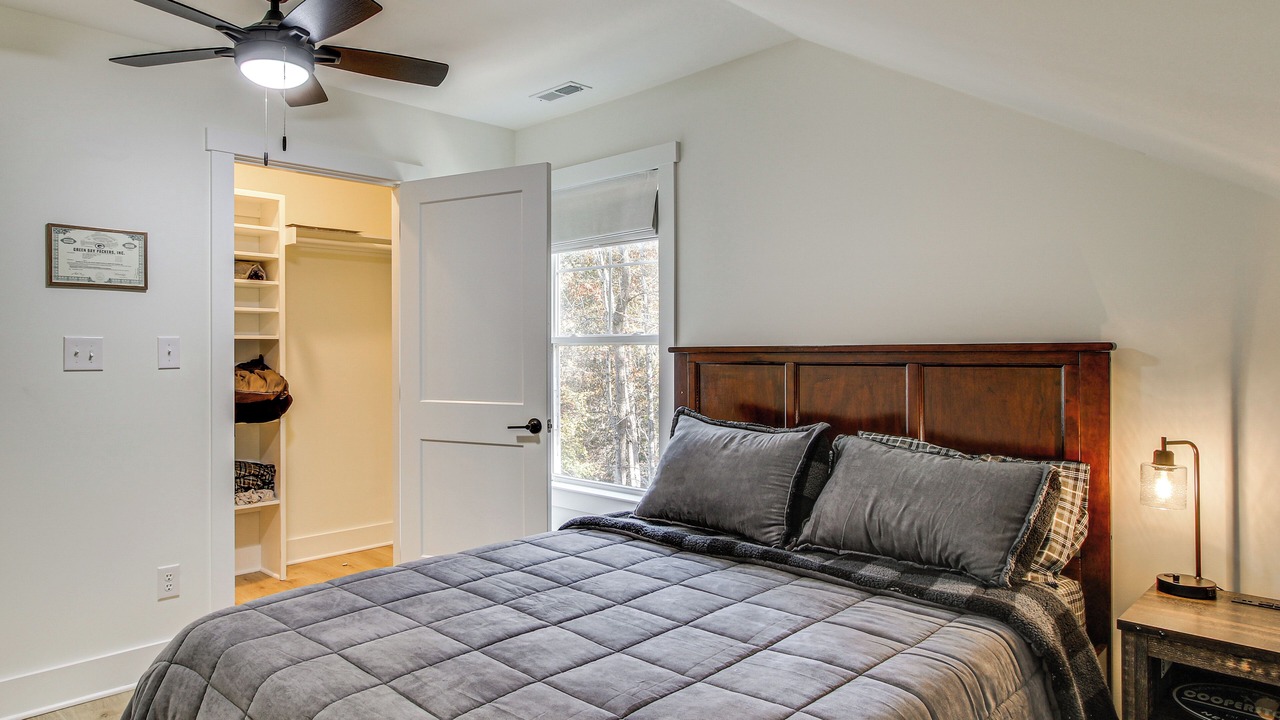 Photo of Bedroom in Lake Secession