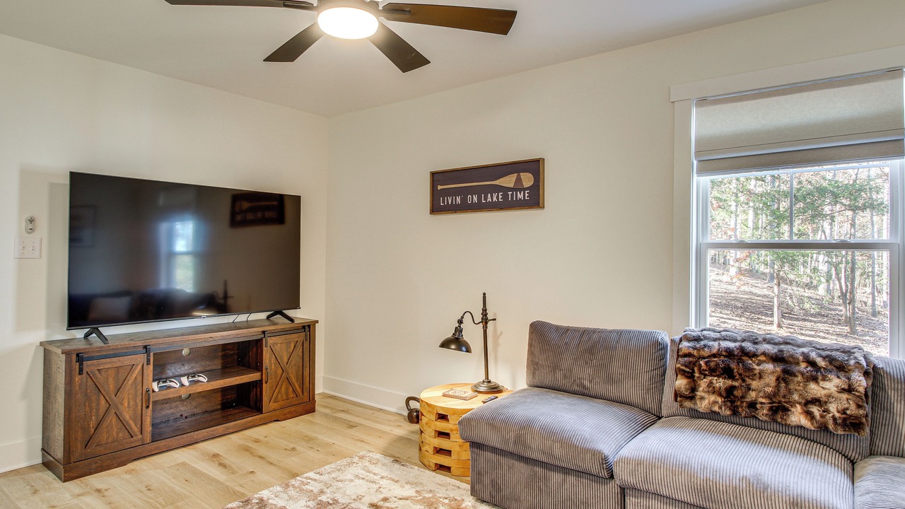 Photo of Bedroom in Lake Secession
