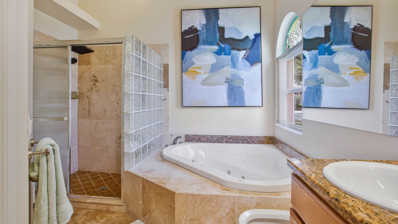 Photo of Bathroom in Crown Pointe