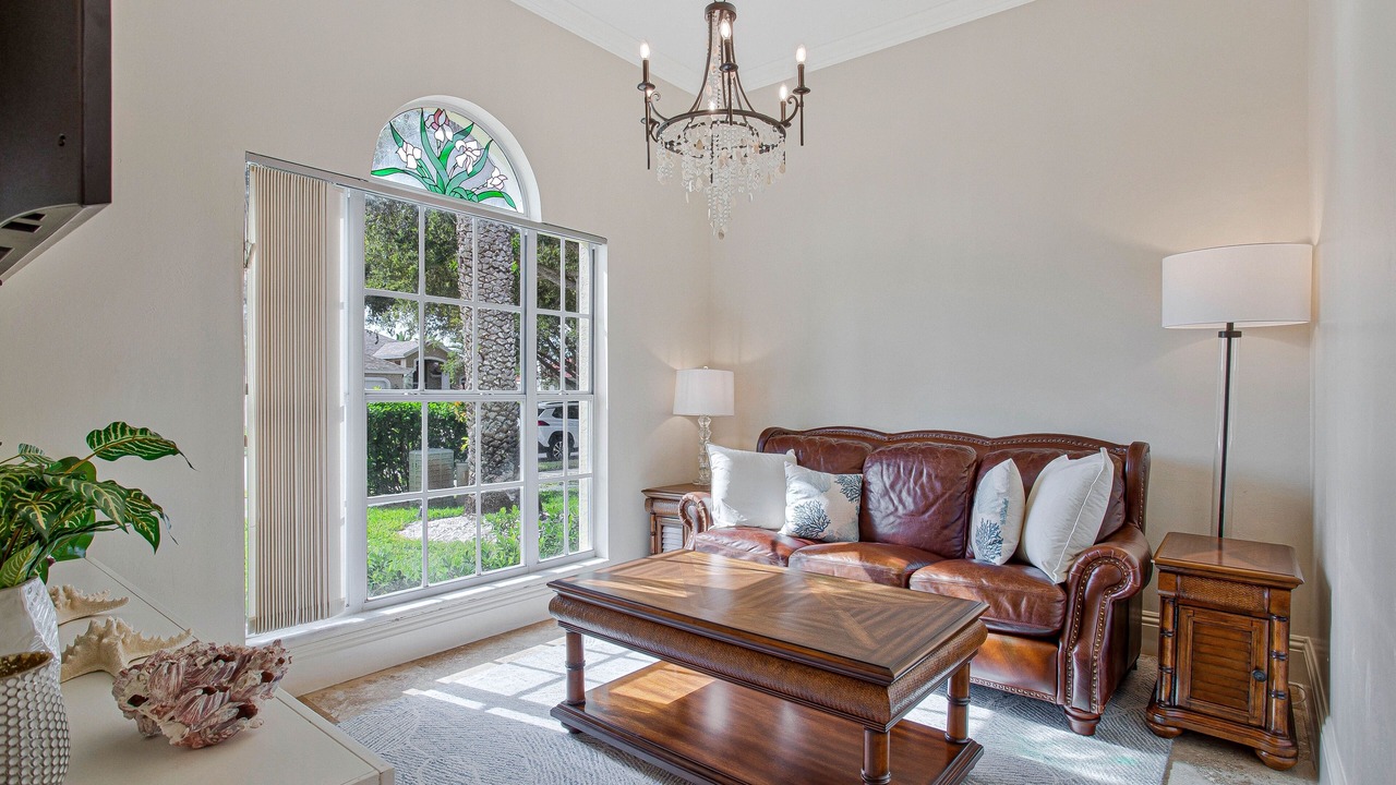 Photo of Livingroom in Crown Pointe