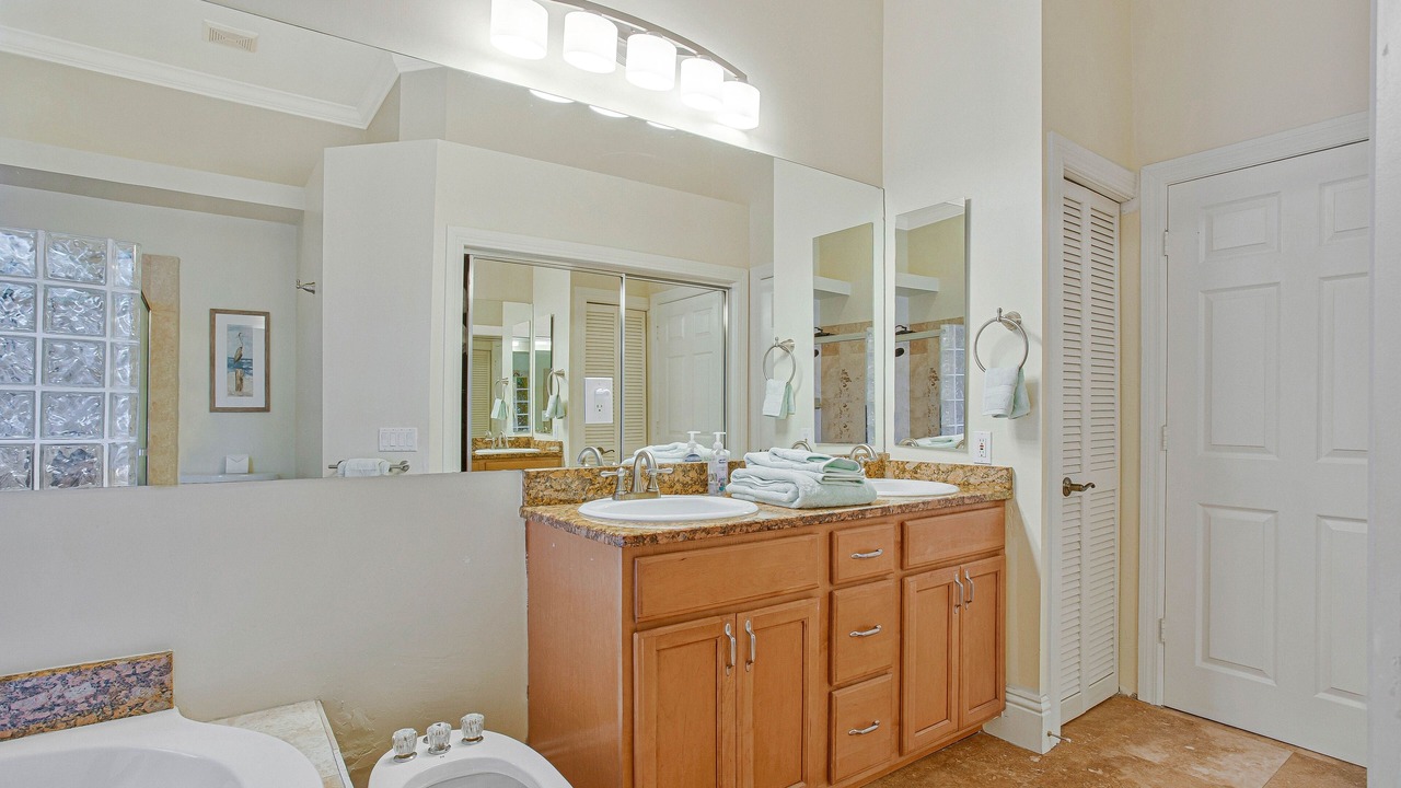 Photo of Bathroom in Crown Pointe