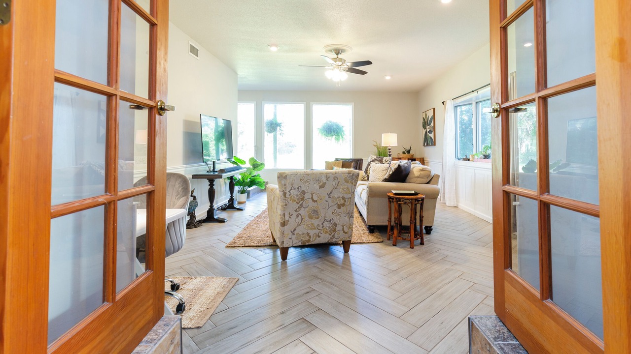 Photo of Livingroom in Whitemarsh Island